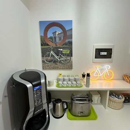 Bed&Bikerome Angelico Hotel Bagian luar foto