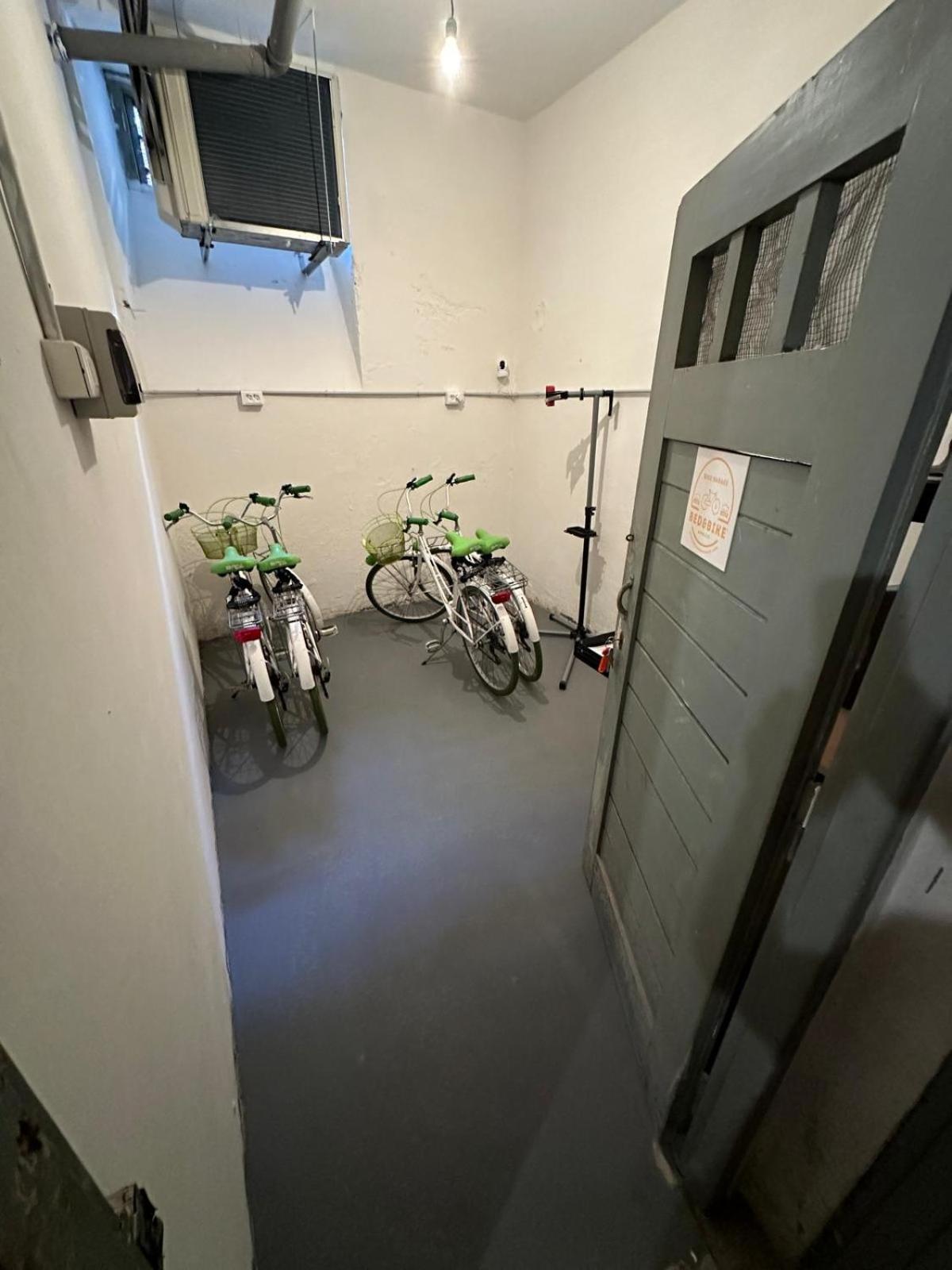 Bed&Bikerome Angelico Hotel Bagian luar foto