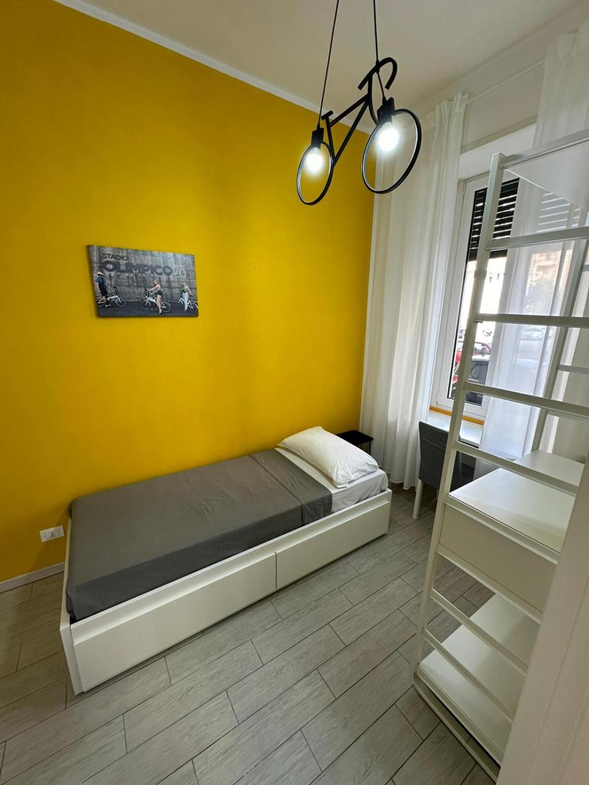 Bed&Bikerome Angelico Hotel Bagian luar foto